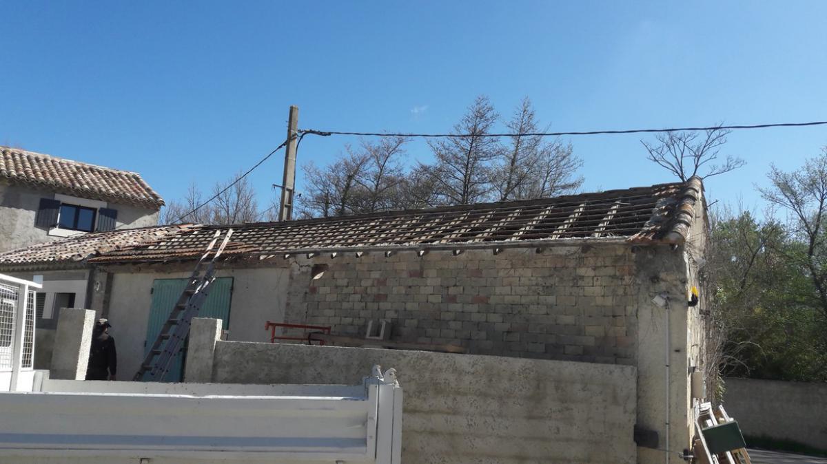 Chantier toiture complète l'île sur la Sorgue