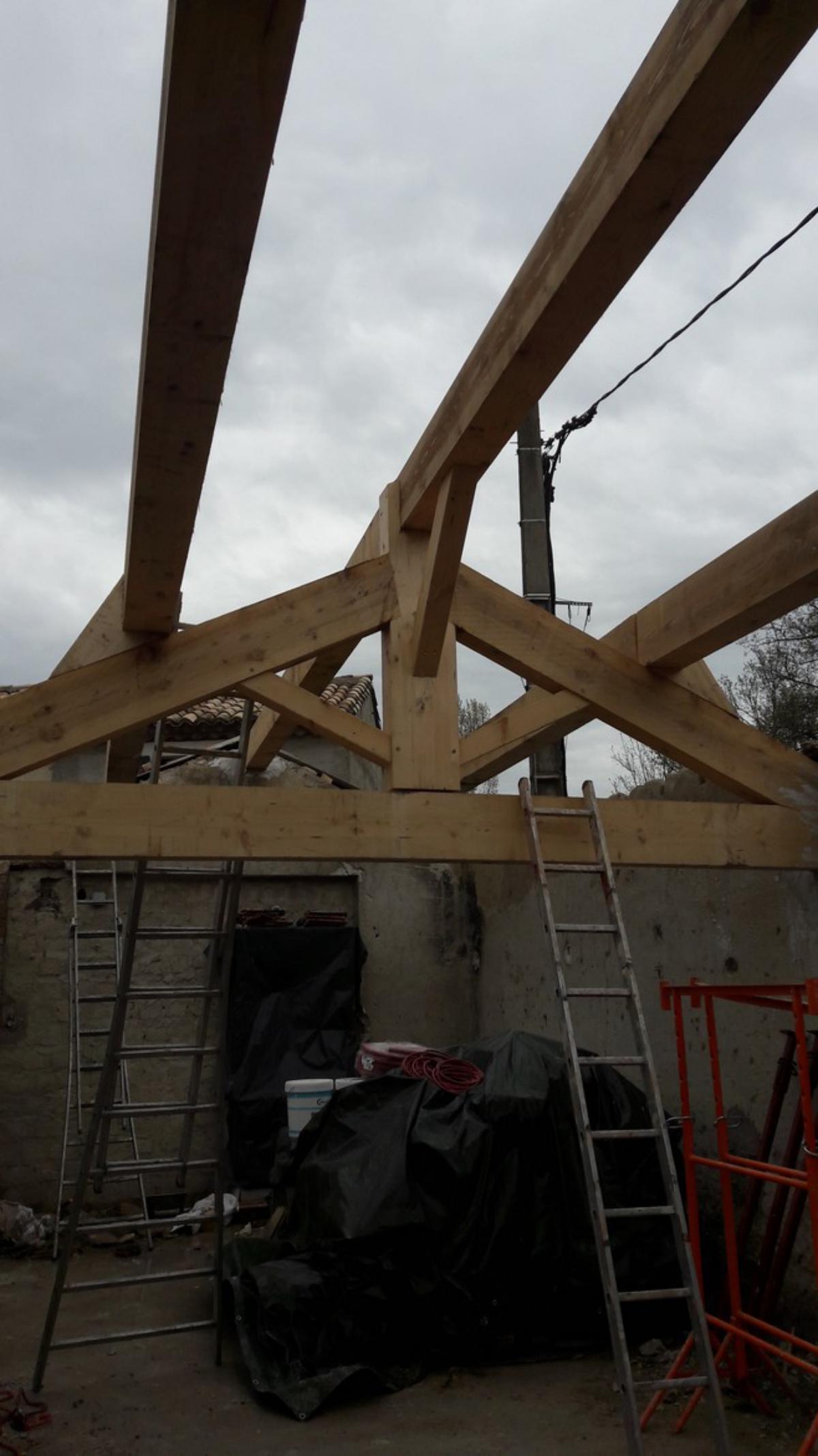 Chantier toiture complète l'île sur la Sorgue