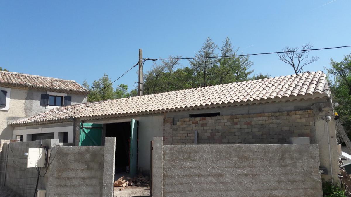 Chantier toiture complète l'île sur la Sorgue